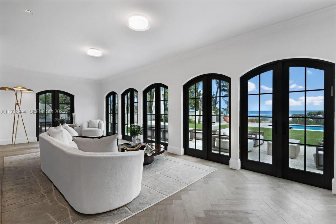 For Rent: $80,000 (6 beds, 9 baths, 9121 Square Feet)