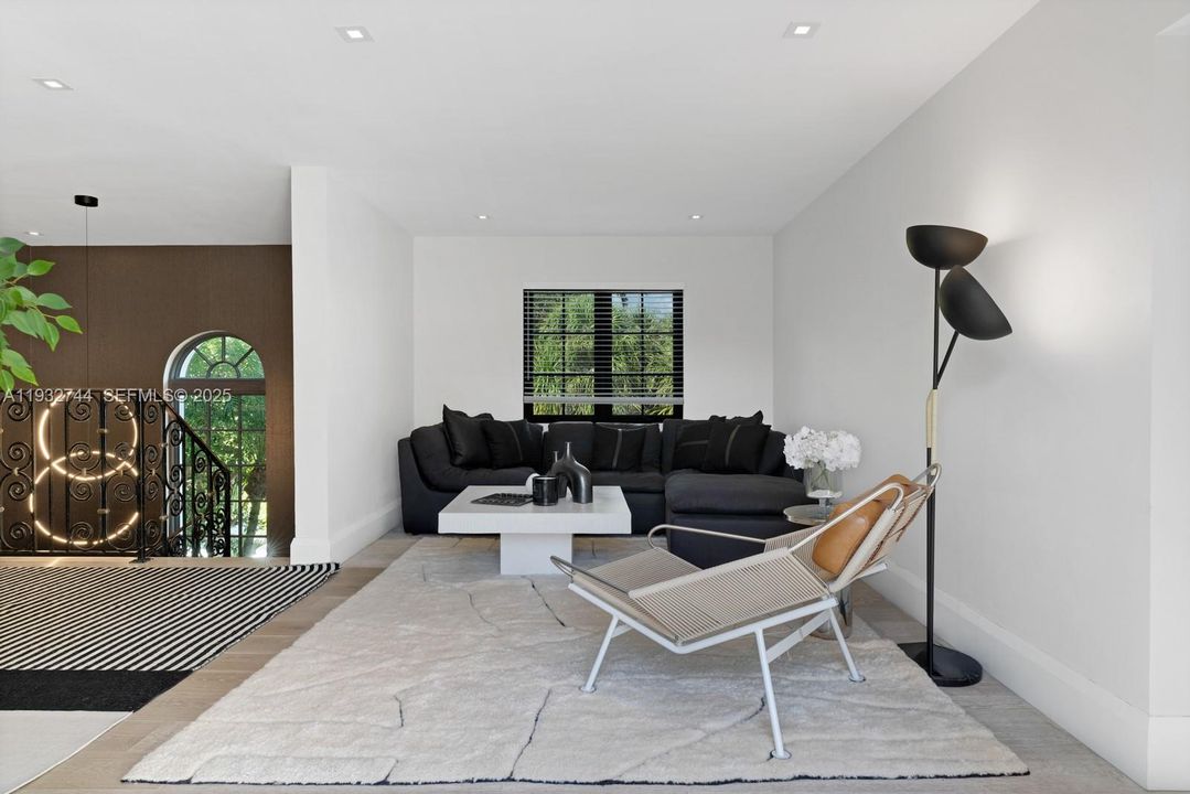 For Rent: $80,000 (6 beds, 9 baths, 9121 Square Feet)