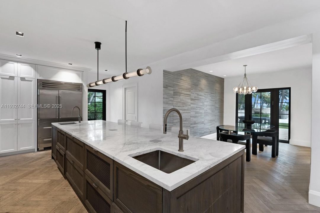 For Rent: $80,000 (6 beds, 9 baths, 9121 Square Feet)