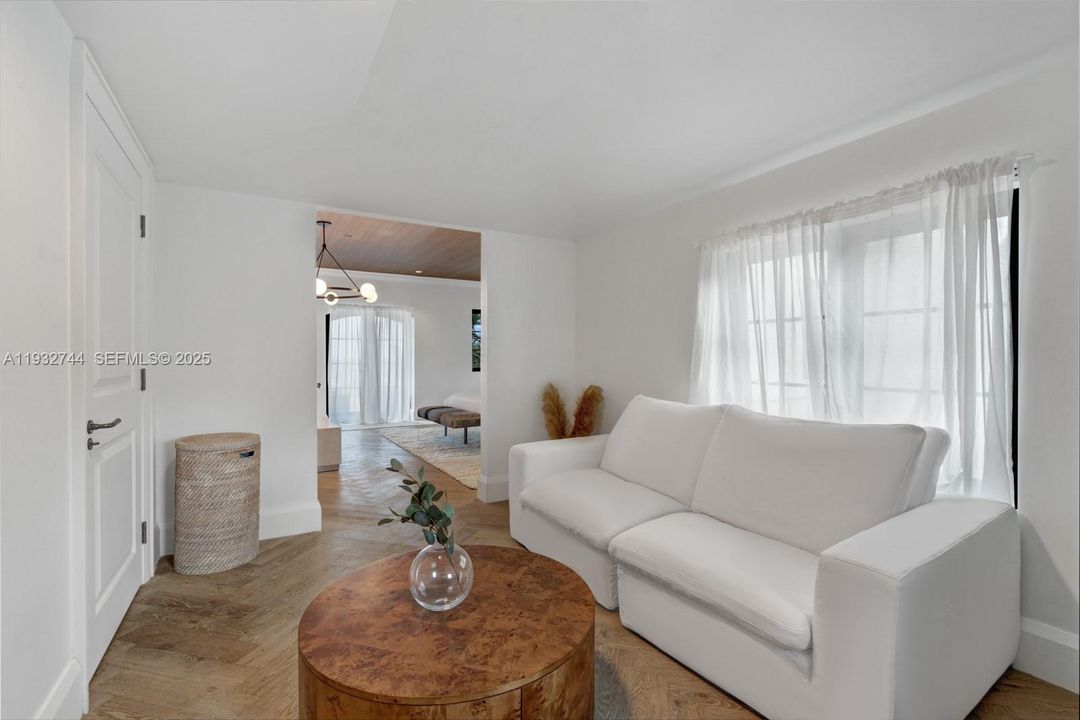 For Rent: $80,000 (6 beds, 9 baths, 9121 Square Feet)