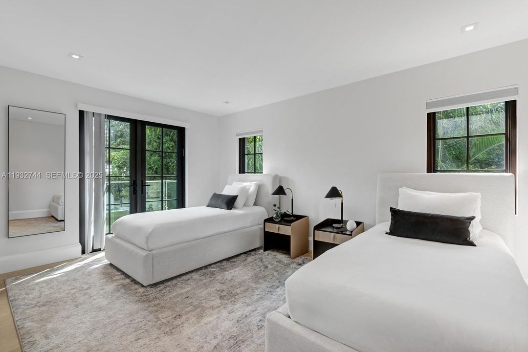 For Rent: $80,000 (6 beds, 9 baths, 9121 Square Feet)