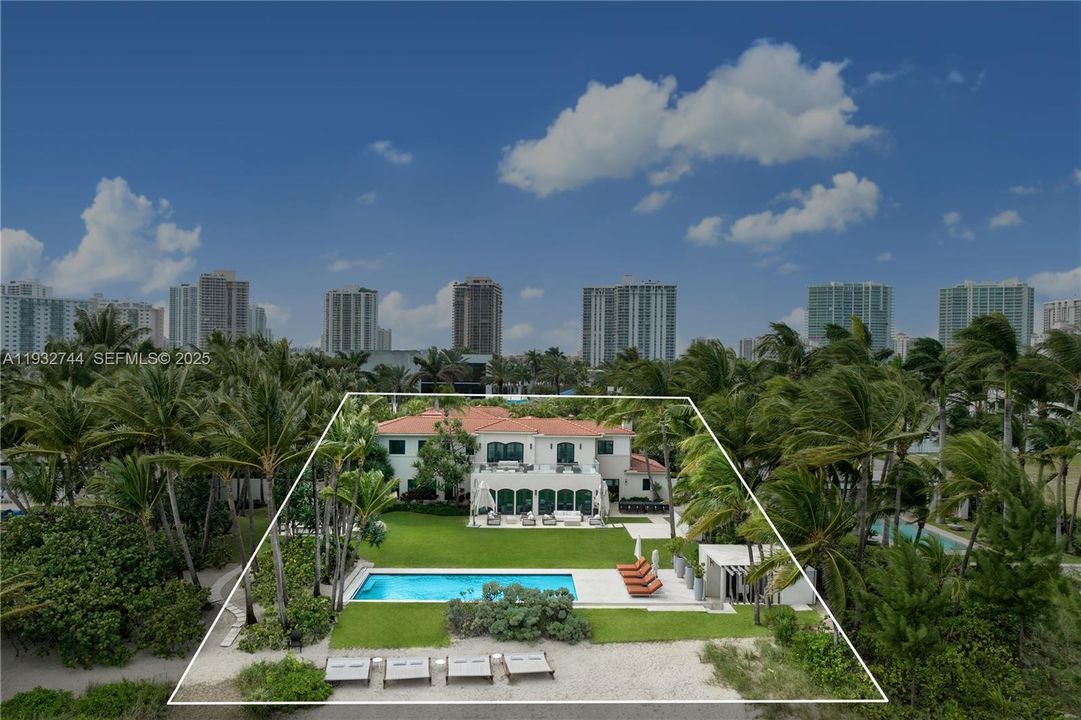 For Rent: $80,000 (6 beds, 9 baths, 9121 Square Feet)