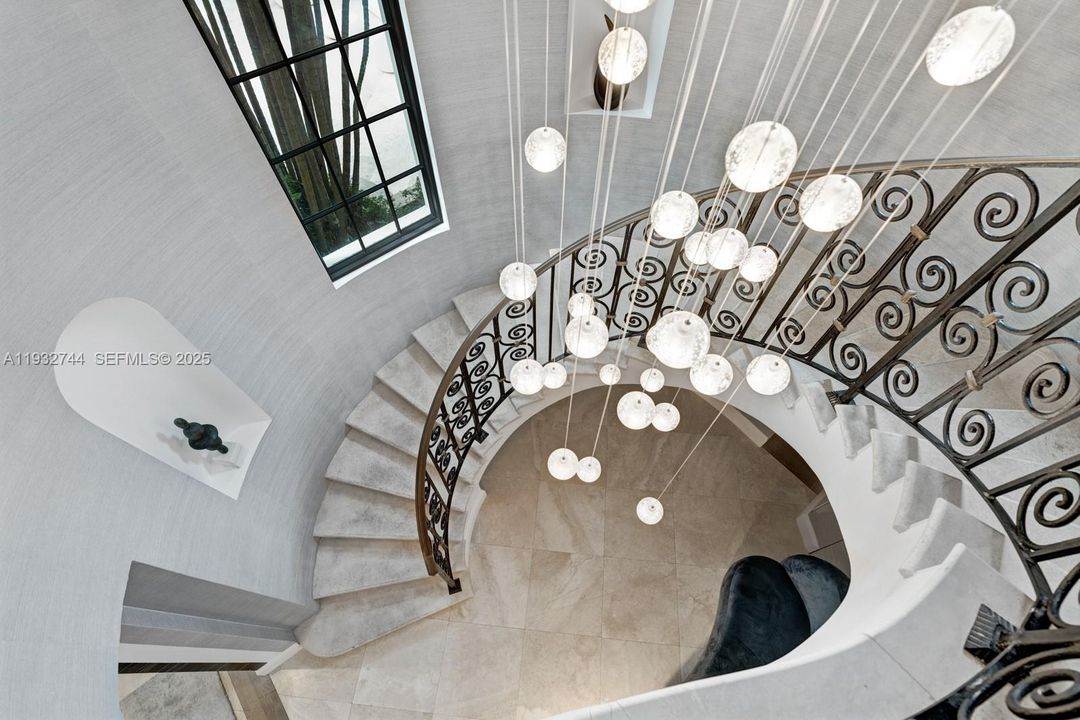 For Rent: $80,000 (6 beds, 9 baths, 9121 Square Feet)