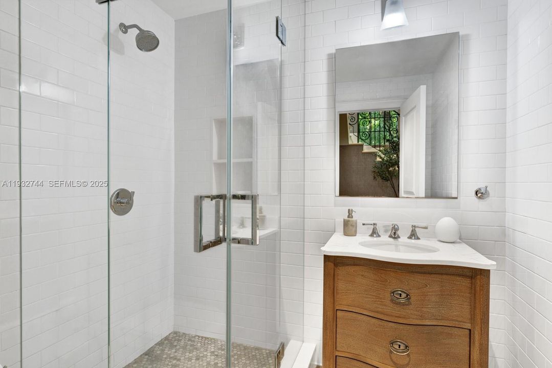 For Rent: $80,000 (6 beds, 9 baths, 9121 Square Feet)