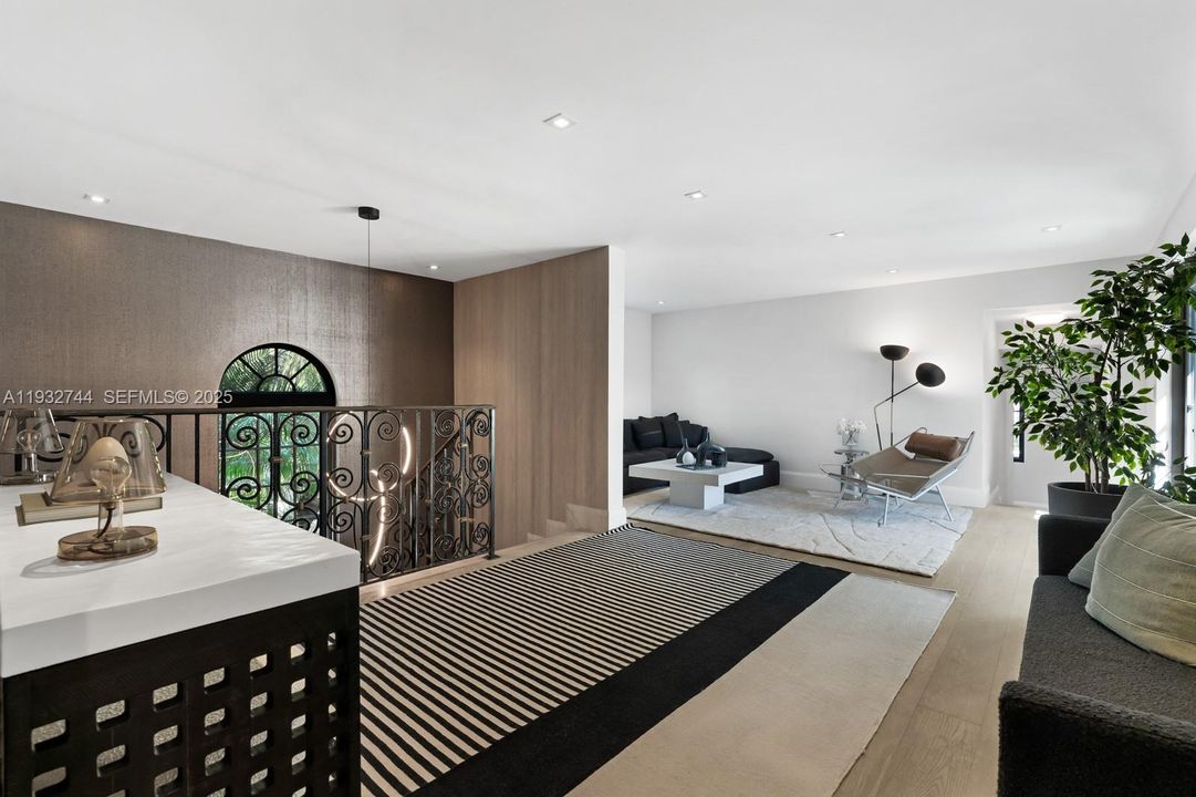 For Rent: $80,000 (6 beds, 9 baths, 9121 Square Feet)