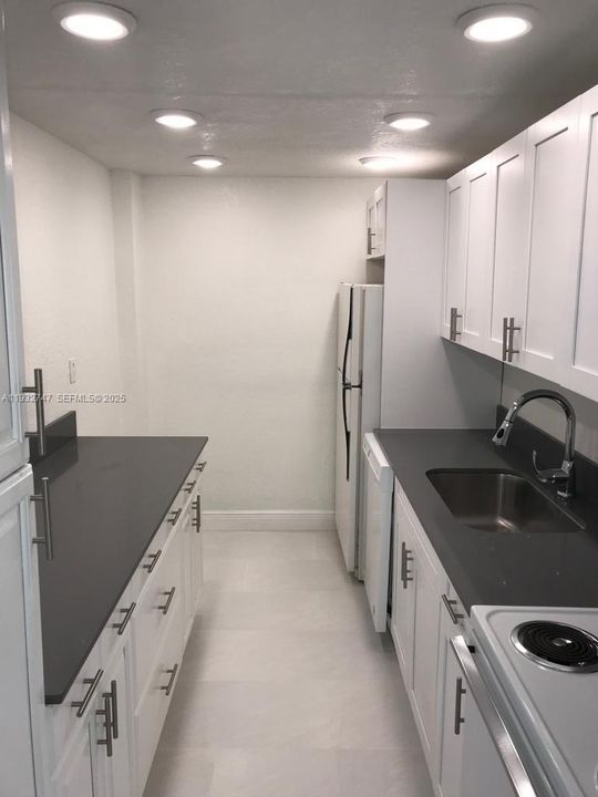 For Rent: $1,850 (2 beds, 1 baths, 760 Square Feet)