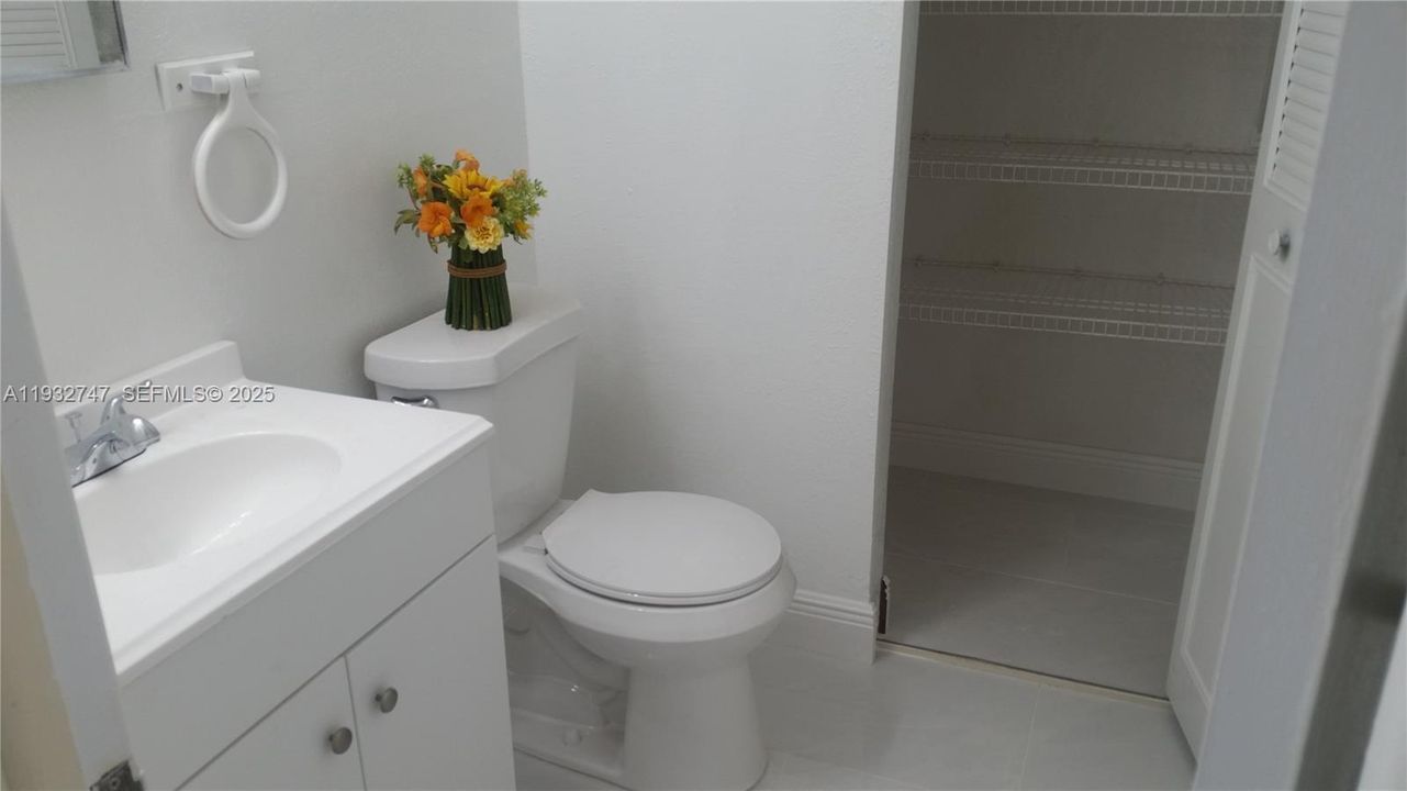 For Rent: $1,850 (2 beds, 1 baths, 760 Square Feet)