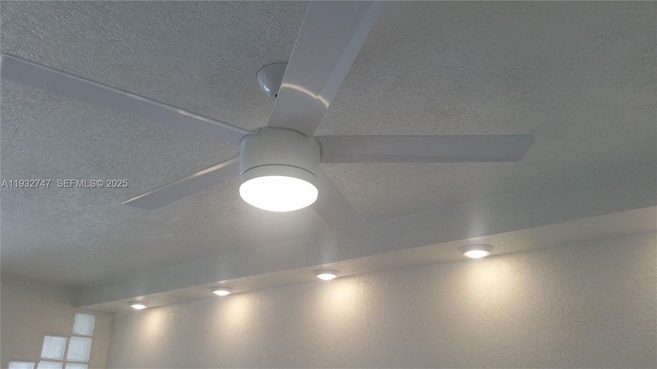 For Rent: $1,850 (2 beds, 1 baths, 760 Square Feet)