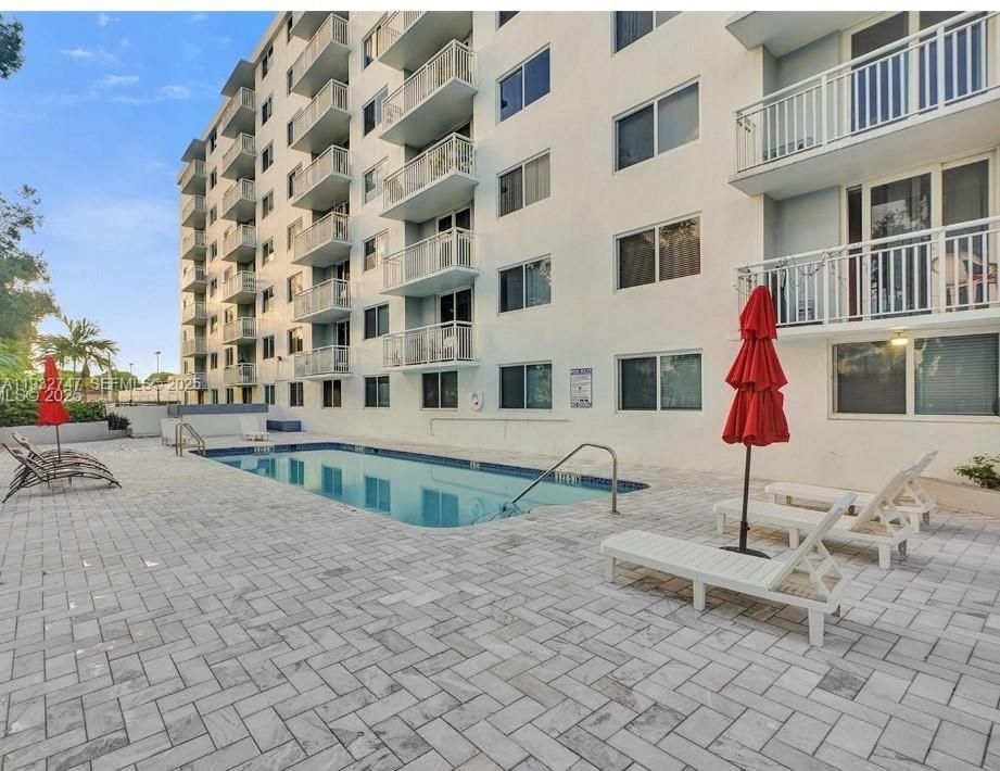 For Rent: $1,850 (2 beds, 1 baths, 760 Square Feet)