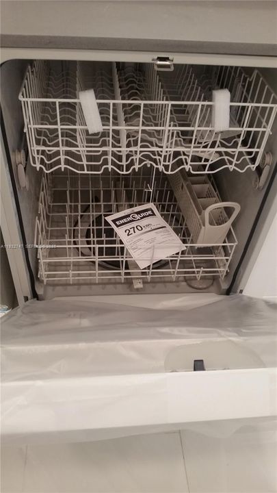 For Rent: $1,850 (2 beds, 1 baths, 760 Square Feet)