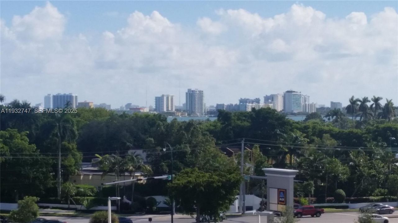 For Rent: $1,850 (2 beds, 1 baths, 760 Square Feet)