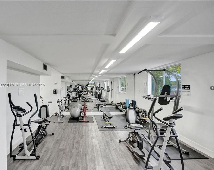 For Rent: $1,850 (2 beds, 1 baths, 760 Square Feet)