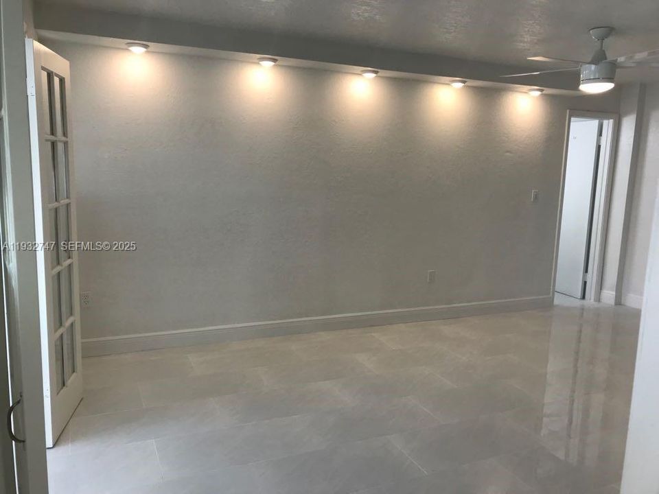 For Rent: $1,850 (2 beds, 1 baths, 760 Square Feet)