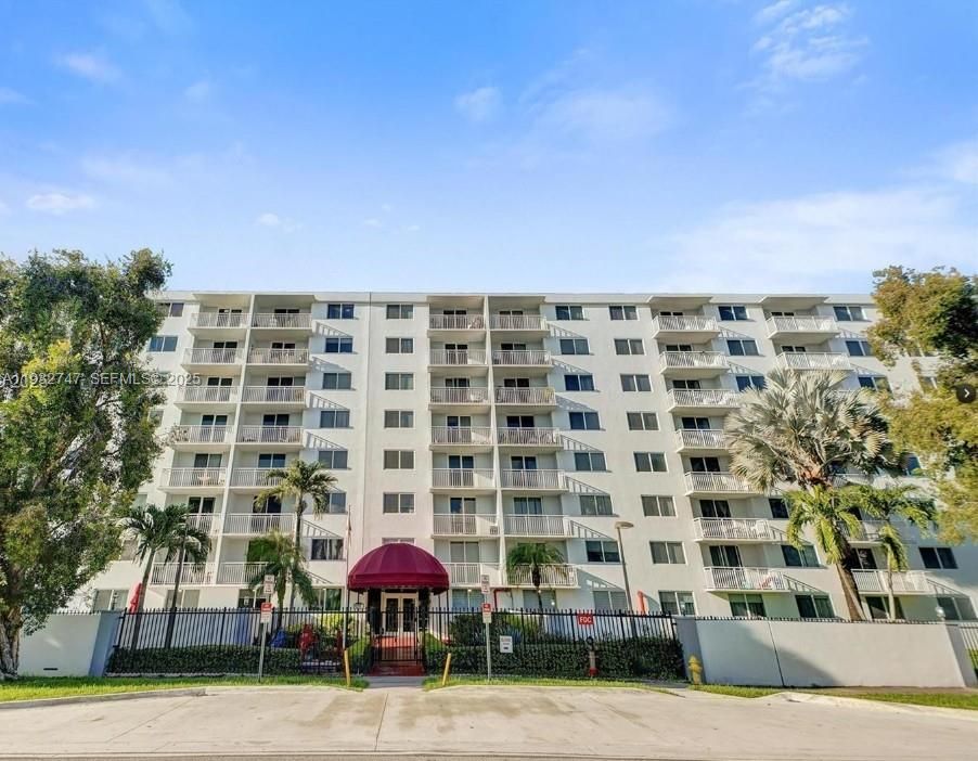 For Rent: $1,850 (2 beds, 1 baths, 760 Square Feet)