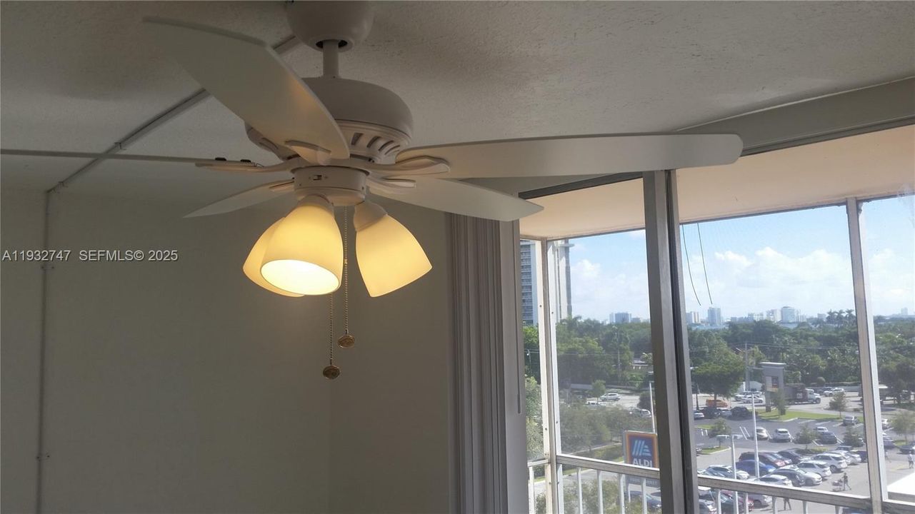 For Rent: $1,850 (2 beds, 1 baths, 760 Square Feet)