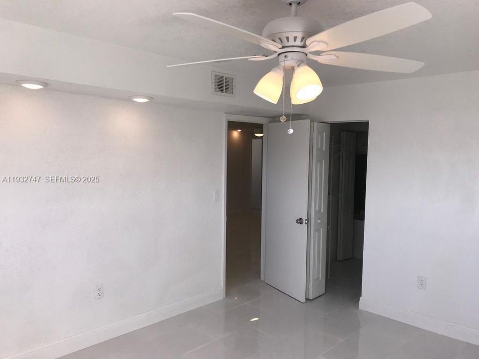 For Rent: $1,850 (2 beds, 1 baths, 760 Square Feet)