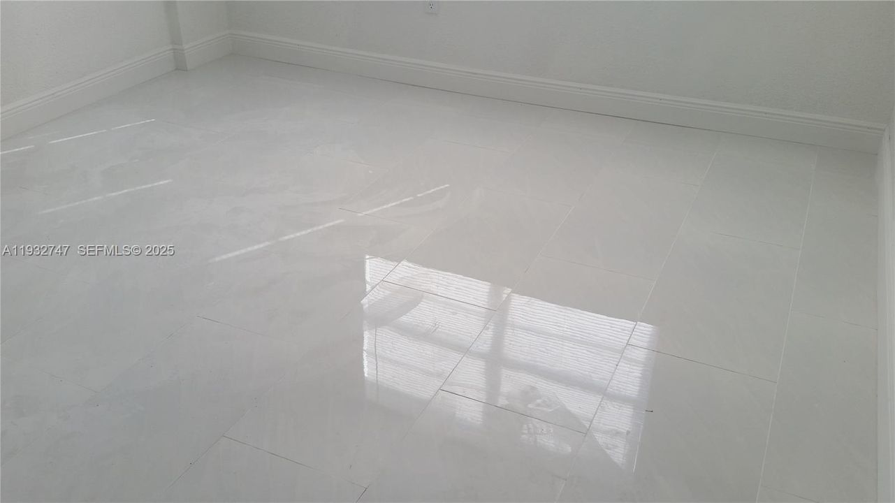 For Rent: $1,850 (2 beds, 1 baths, 760 Square Feet)