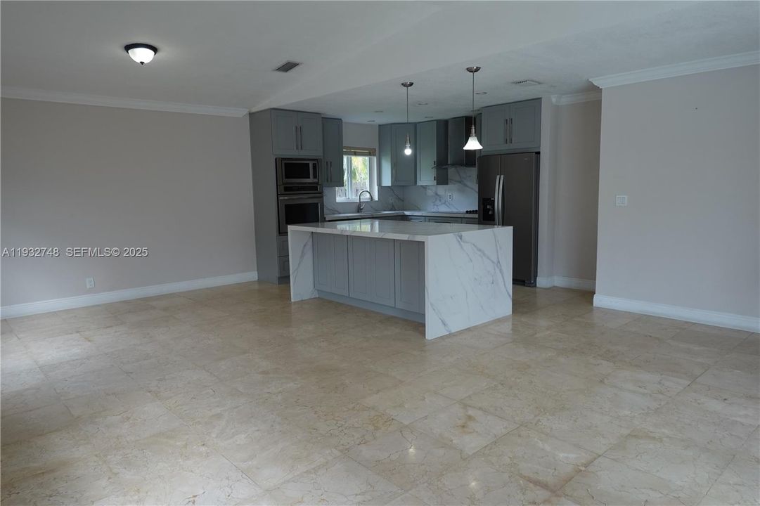 For Rent: $6,400 (5 beds, 3 baths, 2984 Square Feet)