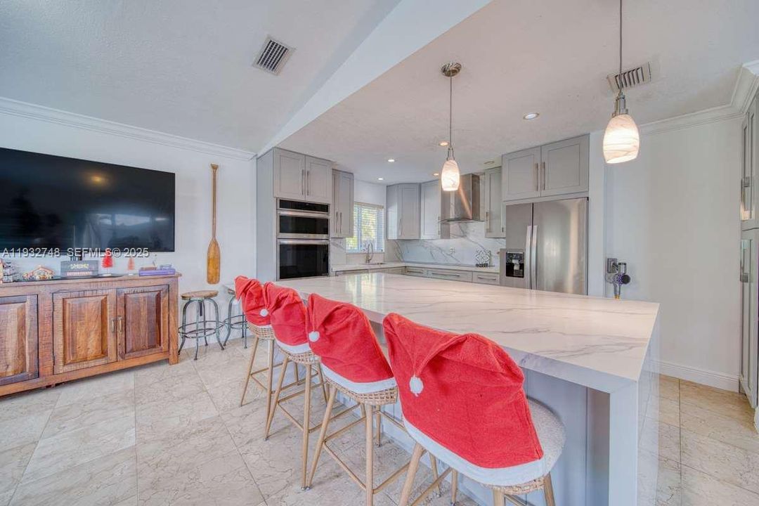 For Rent: $6,400 (5 beds, 3 baths, 2984 Square Feet)