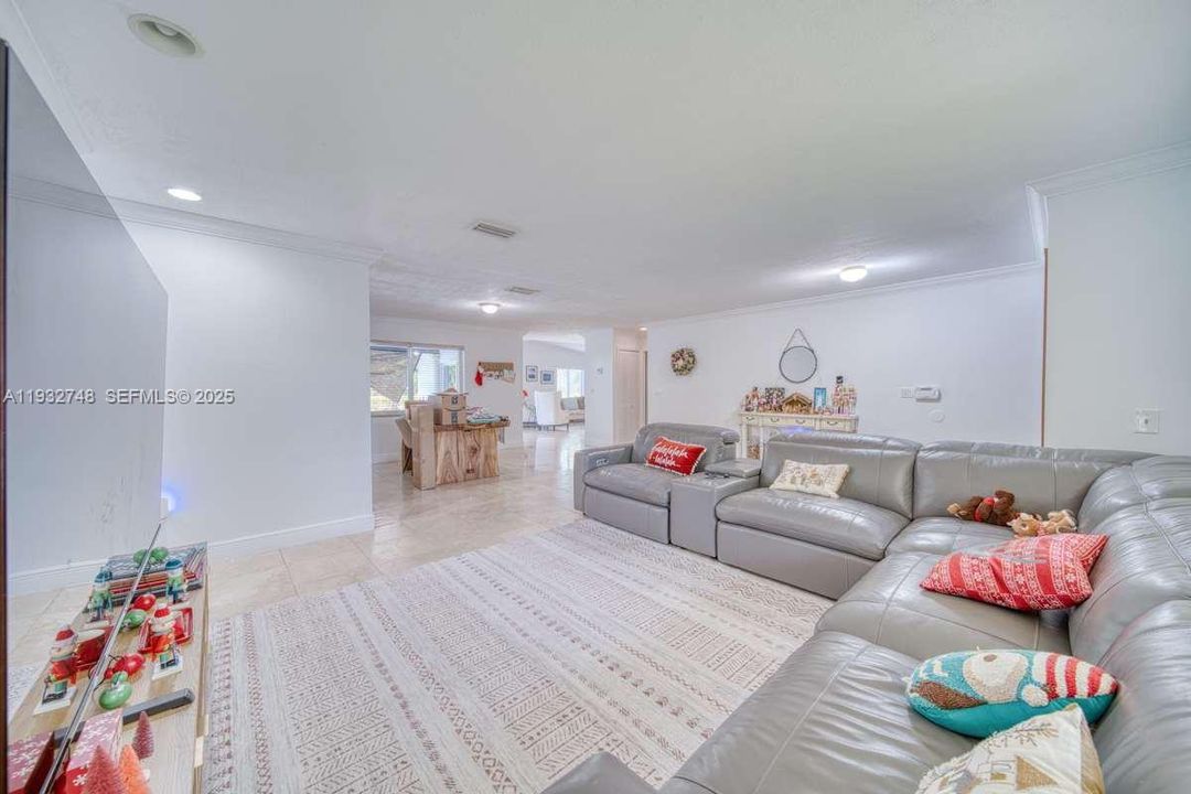 For Rent: $6,400 (5 beds, 3 baths, 2984 Square Feet)