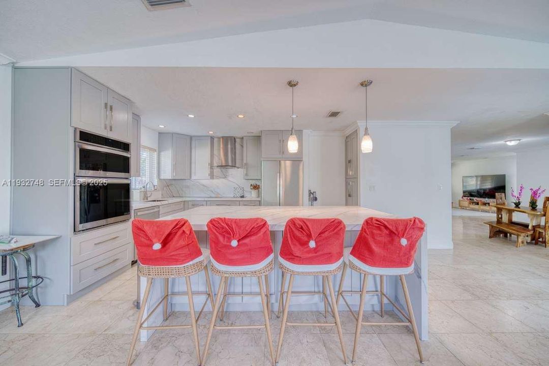 For Rent: $6,400 (5 beds, 3 baths, 2984 Square Feet)