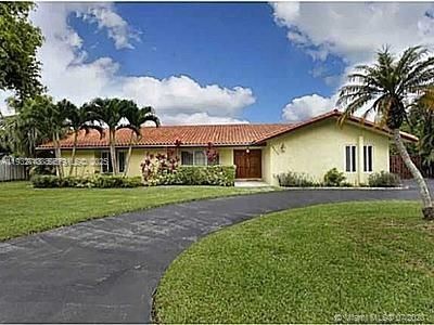 For Rent: $6,400 (5 beds, 3 baths, 2984 Square Feet)