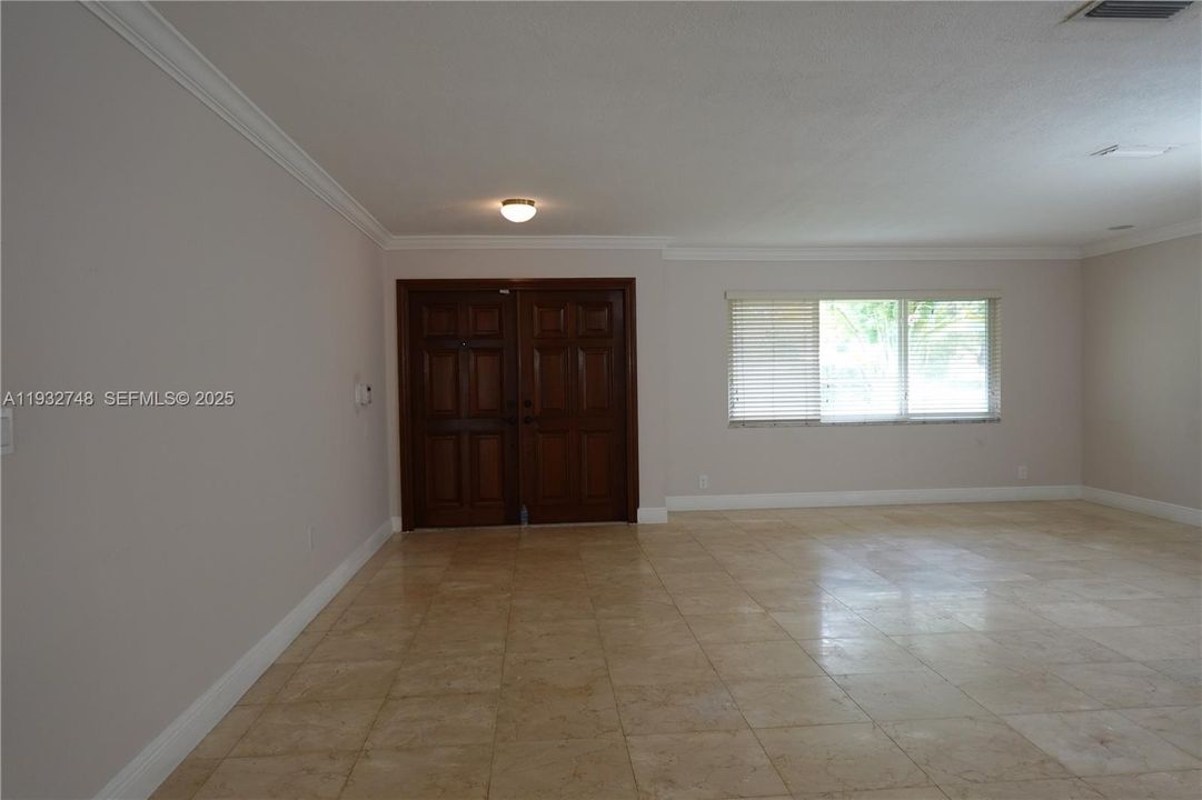 For Rent: $6,400 (5 beds, 3 baths, 2984 Square Feet)