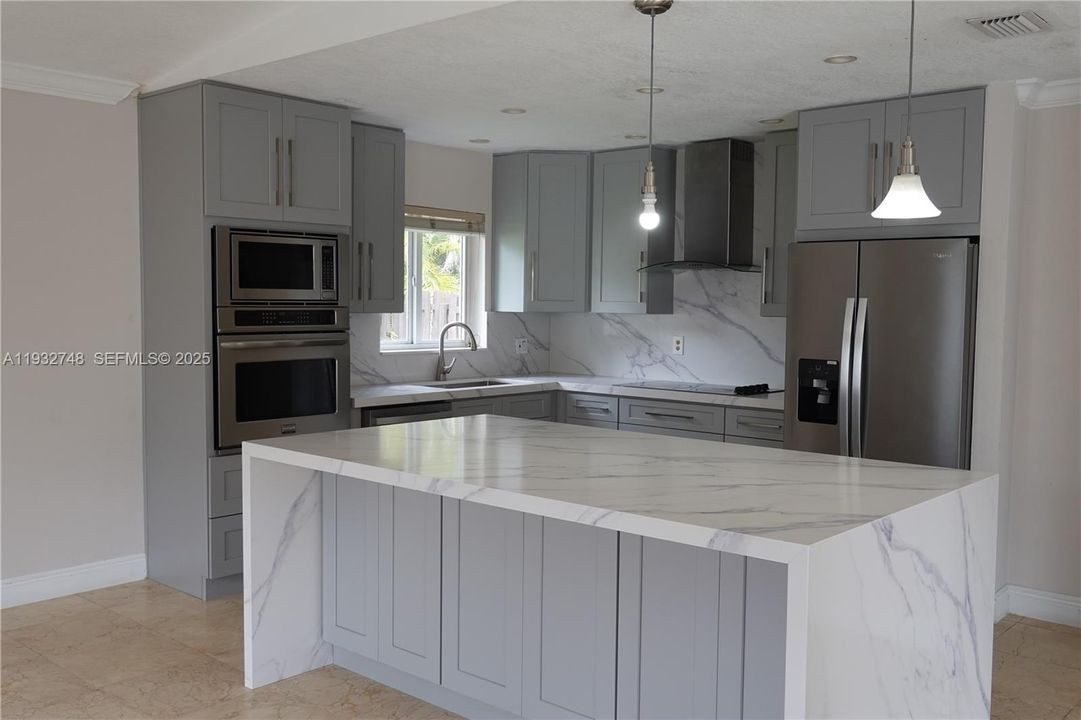 For Rent: $6,400 (5 beds, 3 baths, 2984 Square Feet)