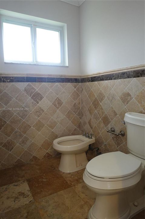 For Rent: $6,400 (5 beds, 3 baths, 2984 Square Feet)