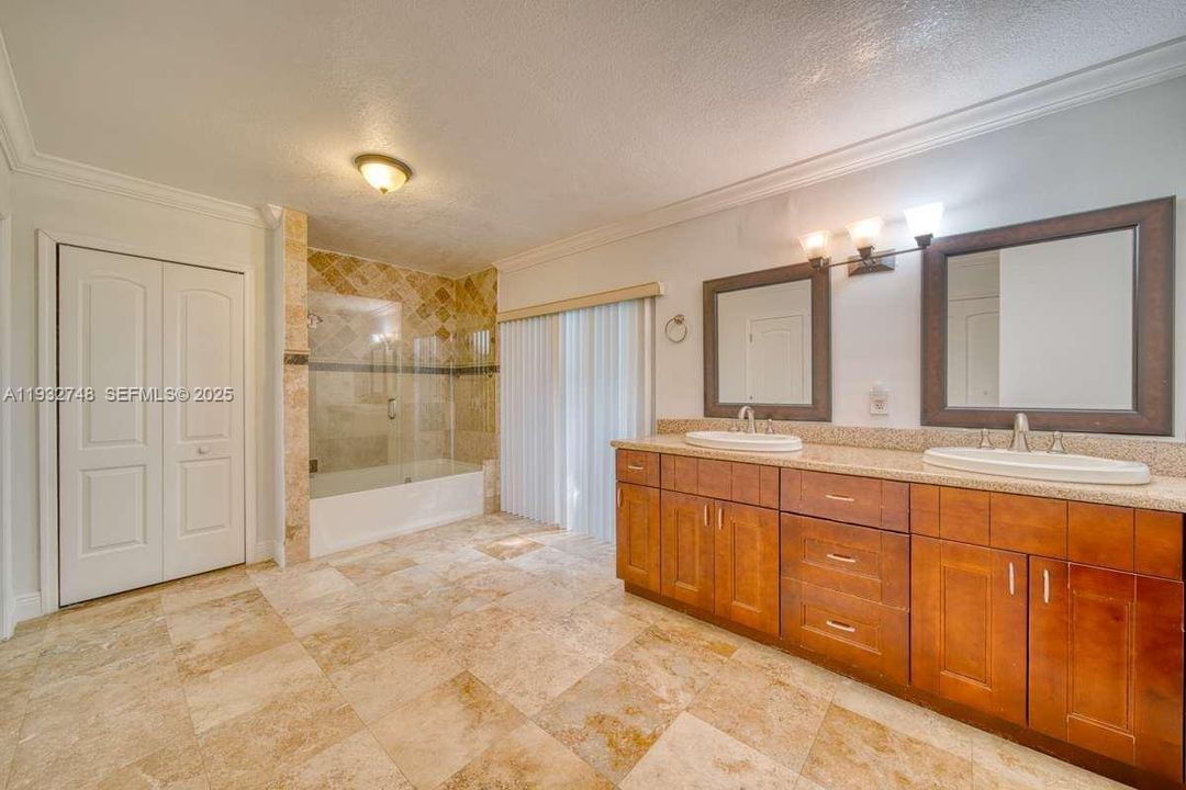 For Rent: $6,400 (5 beds, 3 baths, 2984 Square Feet)