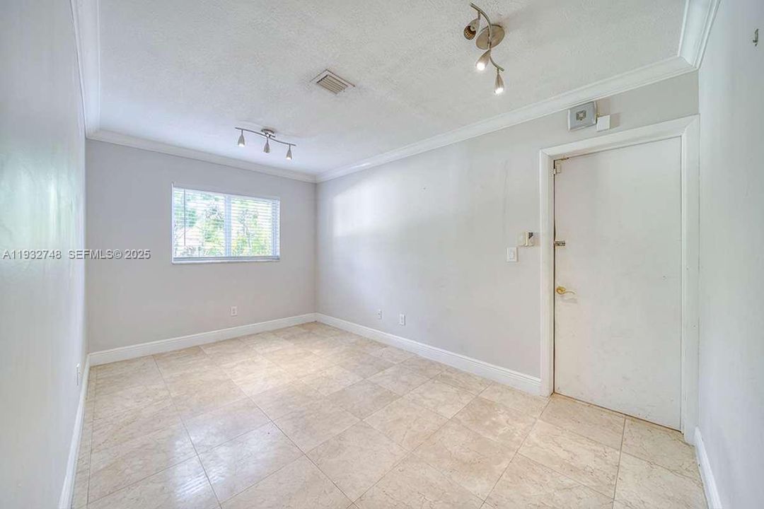 For Rent: $6,400 (5 beds, 3 baths, 2984 Square Feet)