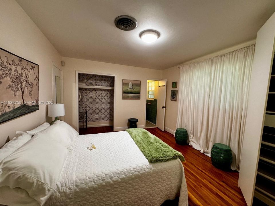 出租: $4,950 (3 贝兹, 2 浴室, 1394 平方英尺)