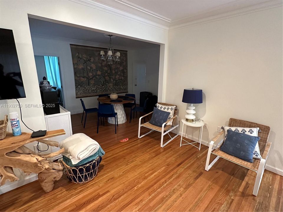 出租: $4,950 (3 贝兹, 2 浴室, 1394 平方英尺)