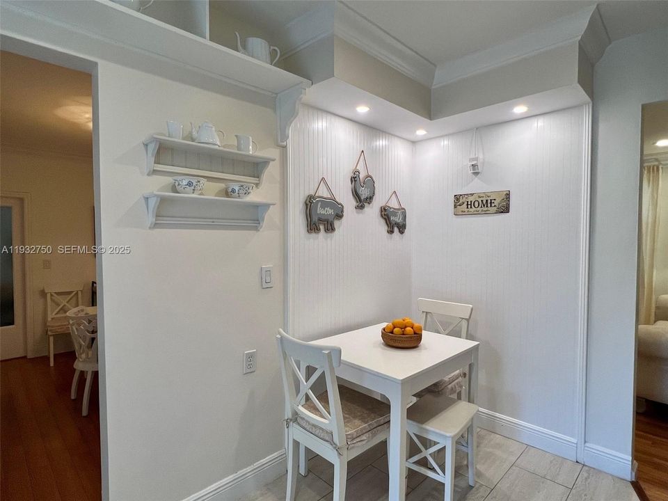 出租: $4,950 (3 贝兹, 2 浴室, 1394 平方英尺)