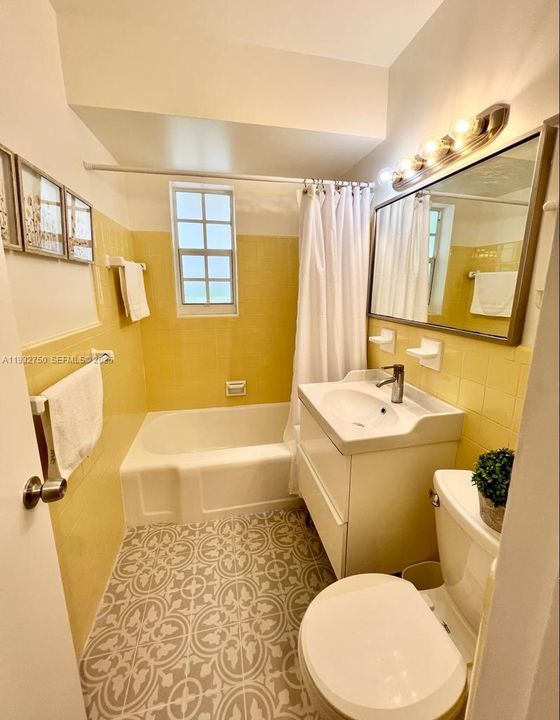 出租: $4,950 (3 贝兹, 2 浴室, 1394 平方英尺)