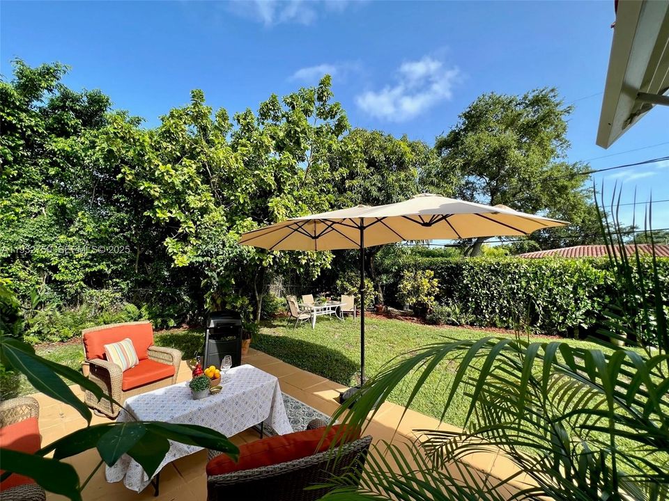 出租: $4,950 (3 贝兹, 2 浴室, 1394 平方英尺)