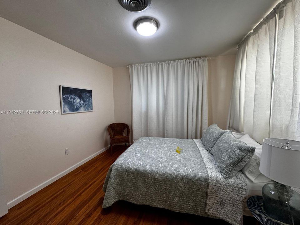 出租: $4,950 (3 贝兹, 2 浴室, 1394 平方英尺)