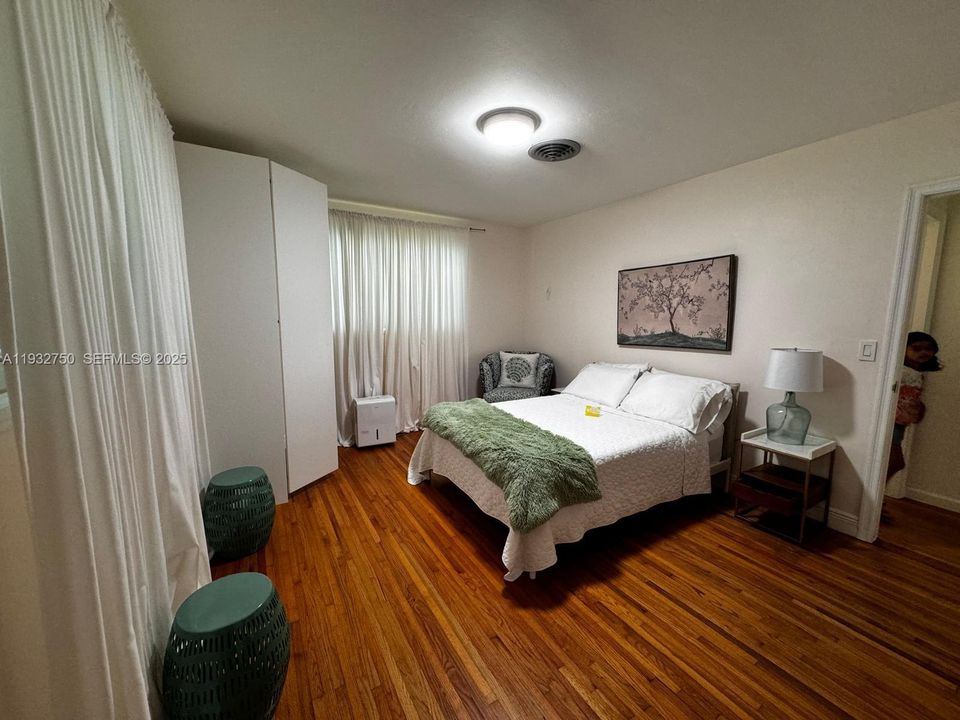 出租: $4,950 (3 贝兹, 2 浴室, 1394 平方英尺)