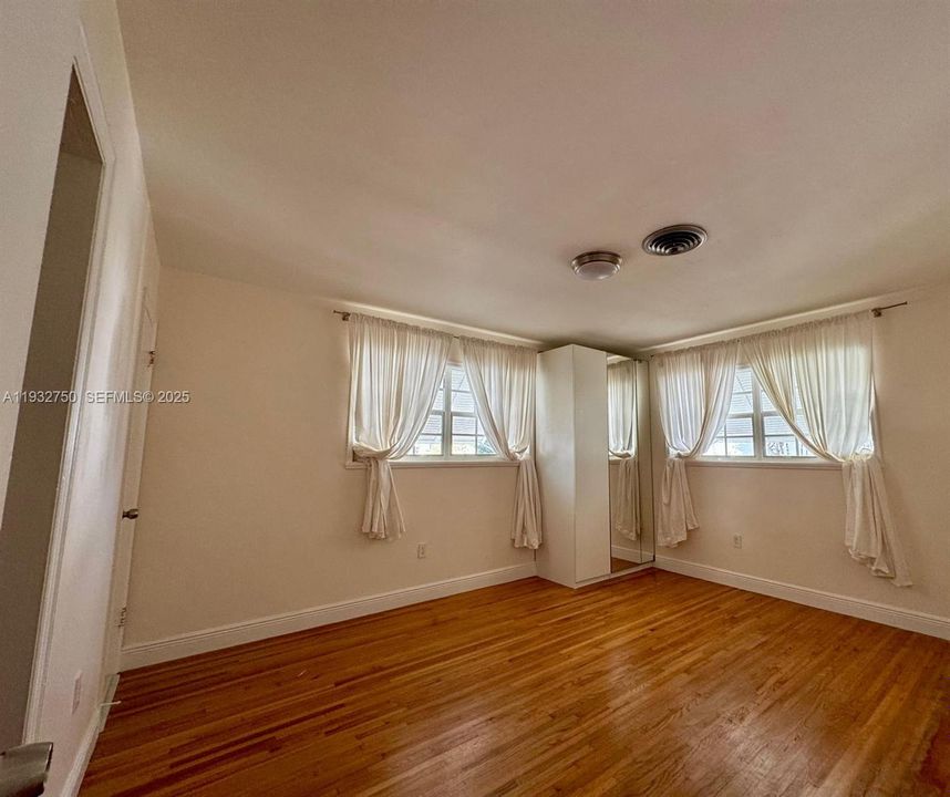 出租: $4,950 (3 贝兹, 2 浴室, 1394 平方英尺)