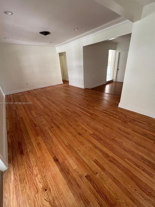 出租: $4,950 (3 贝兹, 2 浴室, 1394 平方英尺)