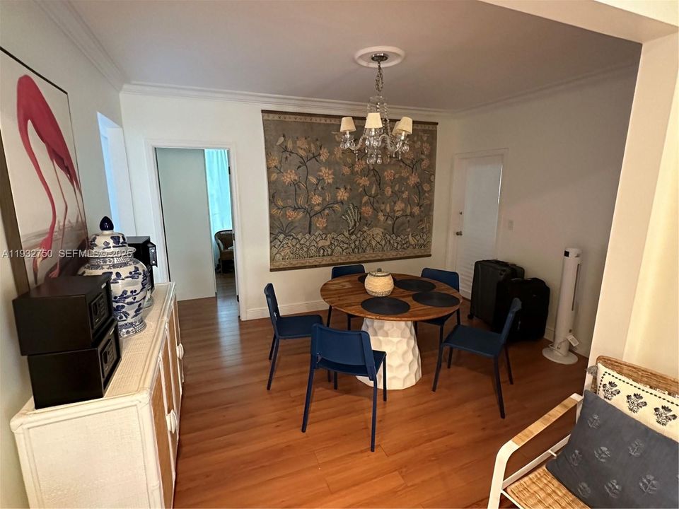 出租: $4,950 (3 贝兹, 2 浴室, 1394 平方英尺)