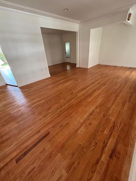 出租: $4,950 (3 贝兹, 2 浴室, 1394 平方英尺)