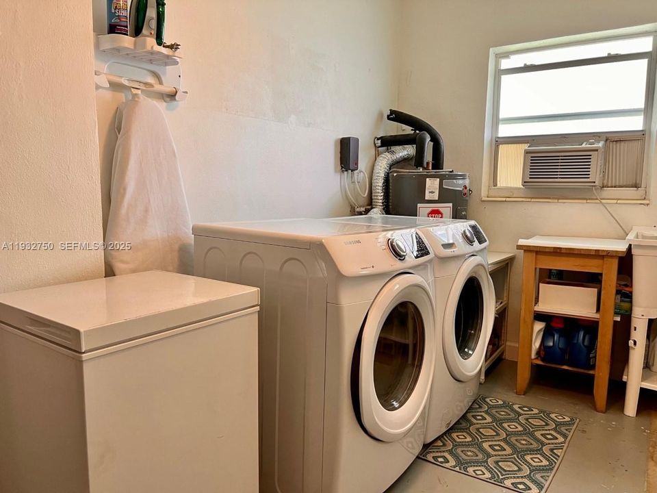 出租: $4,950 (3 贝兹, 2 浴室, 1394 平方英尺)