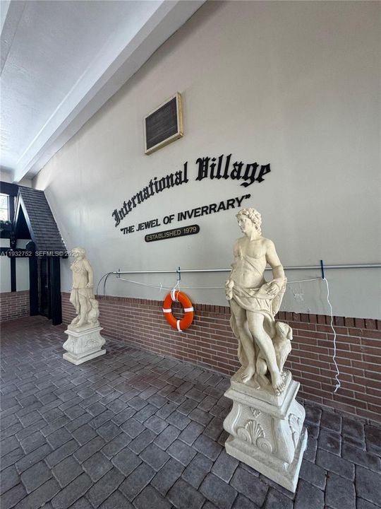 For Sale: $109,000 (1 beds, 1 baths, 800 Square Feet)