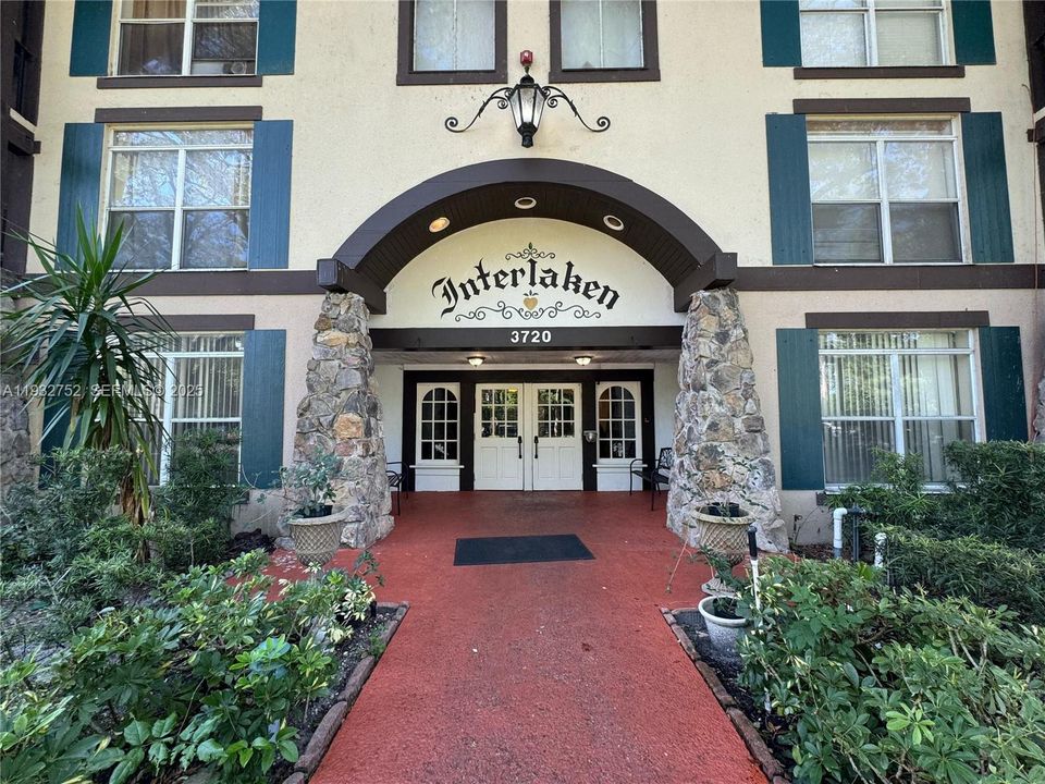 For Sale: $109,000 (1 beds, 1 baths, 800 Square Feet)