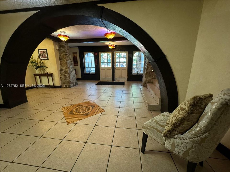 For Sale: $109,000 (1 beds, 1 baths, 800 Square Feet)