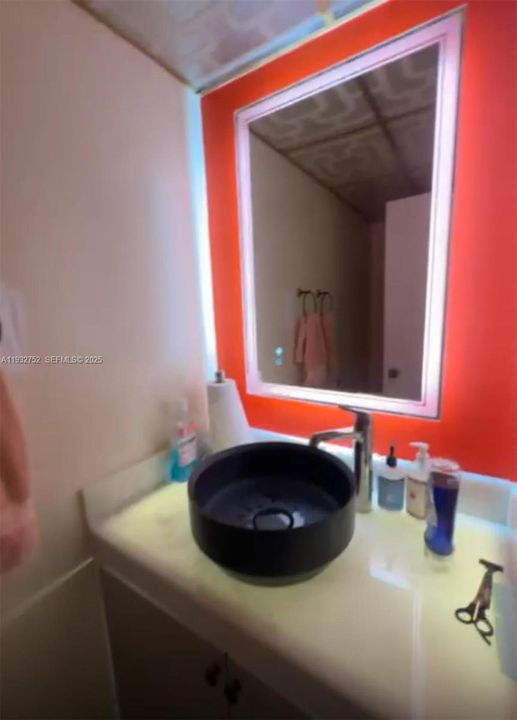 For Sale: $109,000 (1 beds, 1 baths, 800 Square Feet)