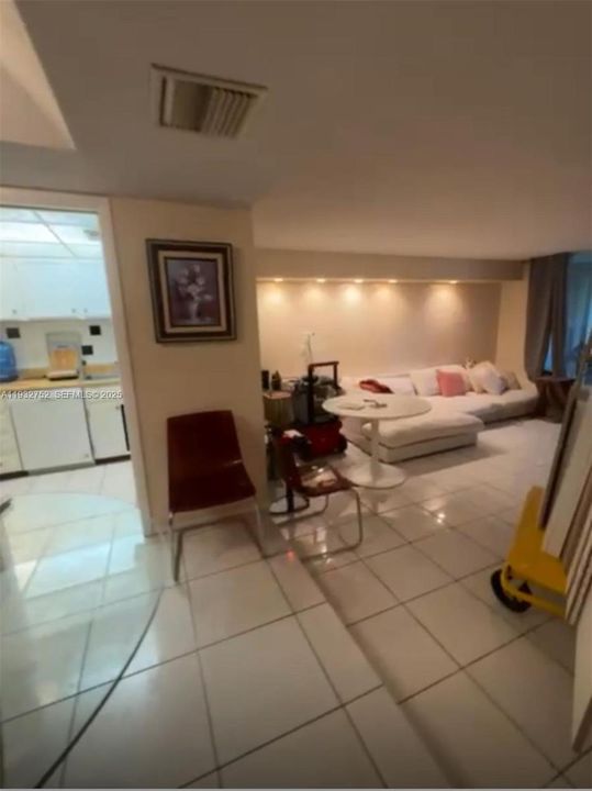 For Sale: $109,000 (1 beds, 1 baths, 800 Square Feet)