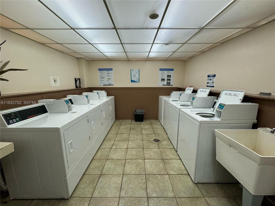 For Sale: $109,000 (1 beds, 1 baths, 800 Square Feet)