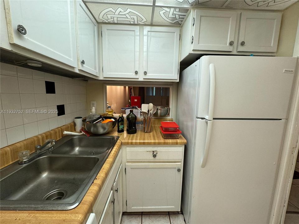 For Sale: $109,000 (1 beds, 1 baths, 800 Square Feet)